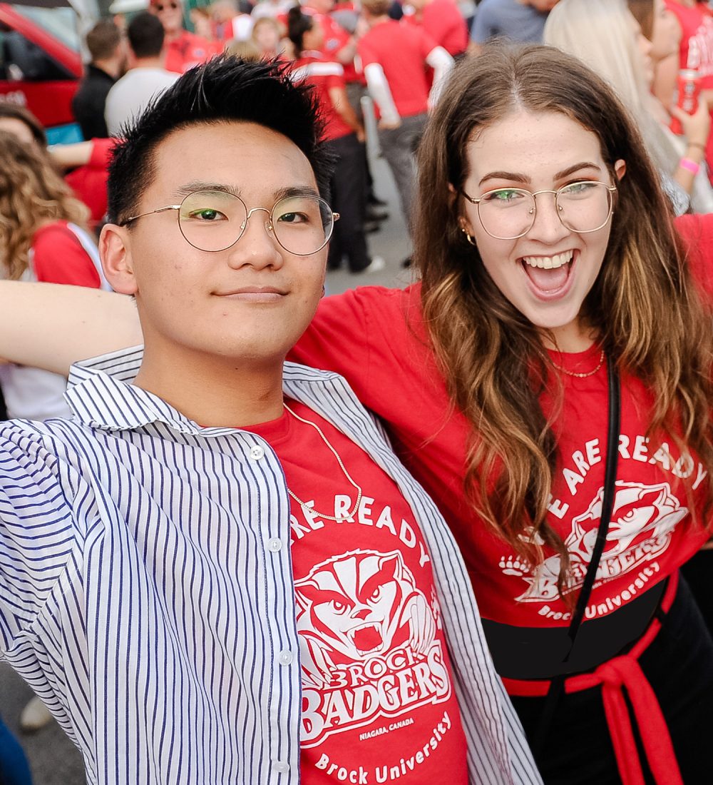 Two smiling Brock students 